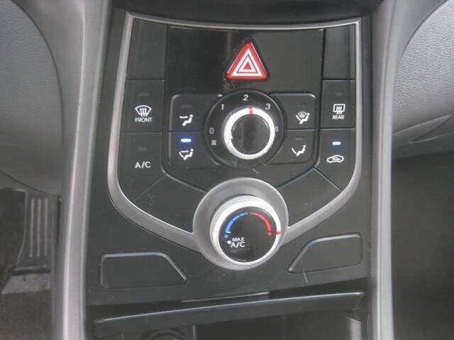 Used 2016 Hyundai Elantra SE FWD image 19