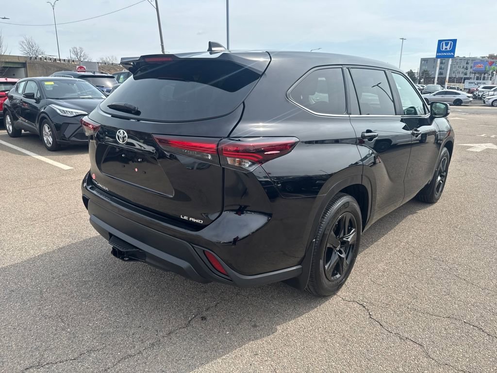 Used 2024 Toyota Highlander LE image 9