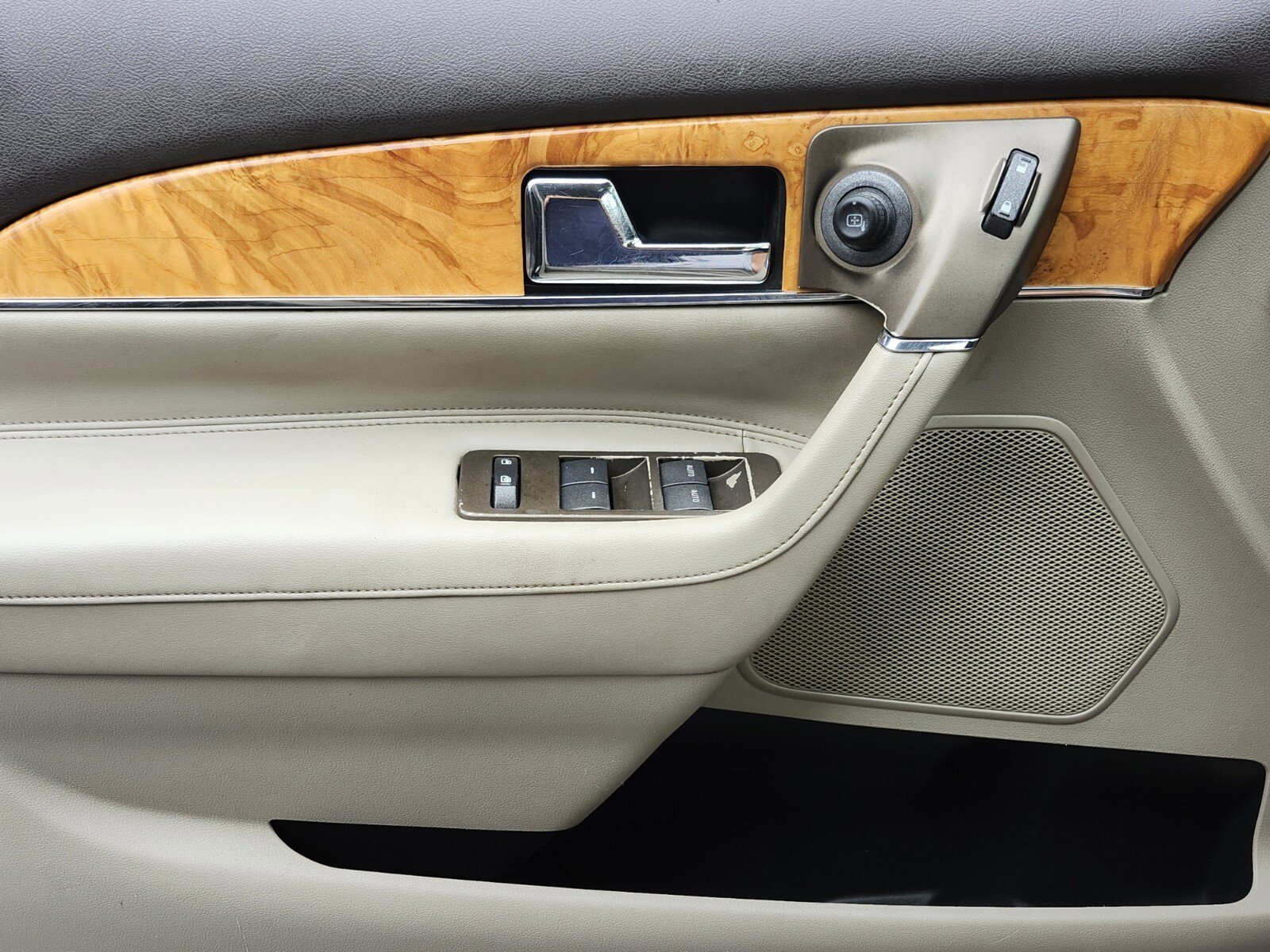 Used 2011 Lincoln MKX 2WD w/ 102A Rapid Spec Order Code image 28