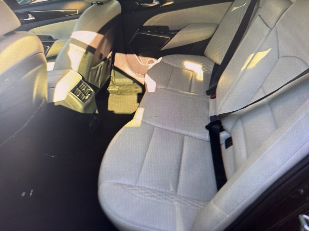 Used 2017 Kia Cadenza Limited image 12