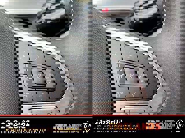 New 2025 Volkswagen Tiguan SE image 32