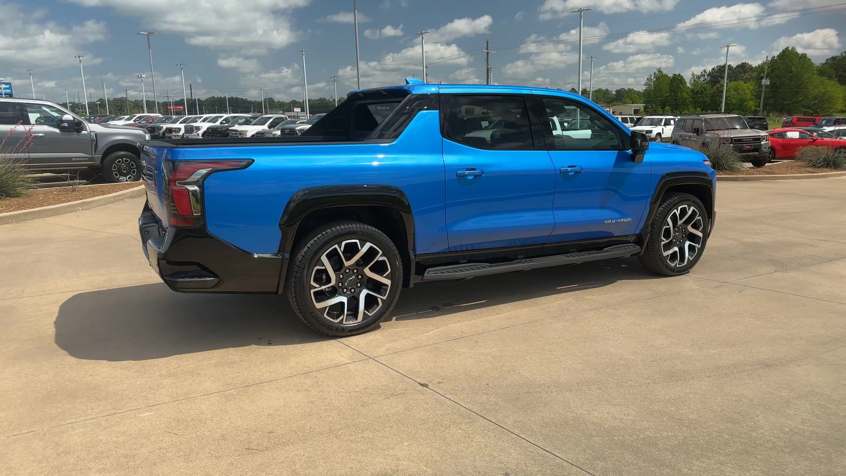 New 2025 Chevrolet Silverado EV RST AWD/4WD image 8