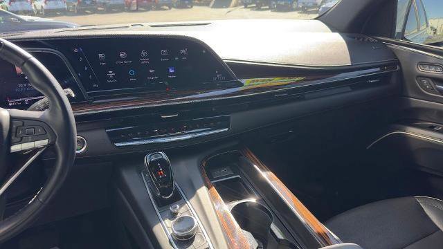 Used 2022 Cadillac Escalade Premium Luxury image 12