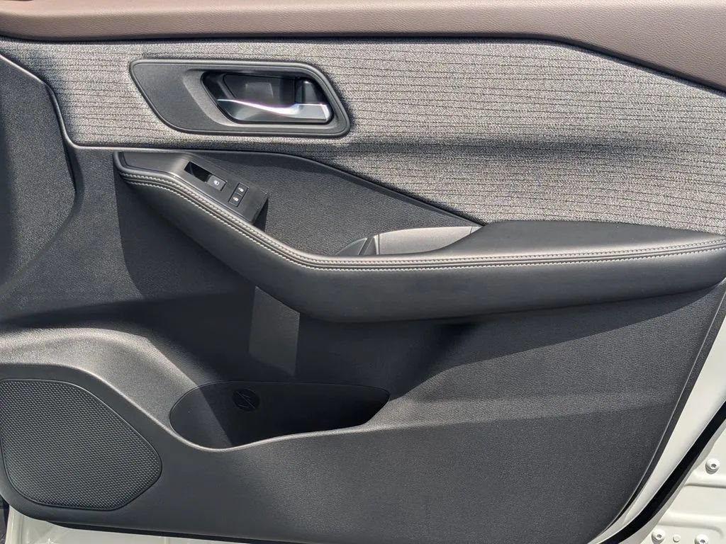 Certified 2023 Nissan Rogue SV FWD image 13
