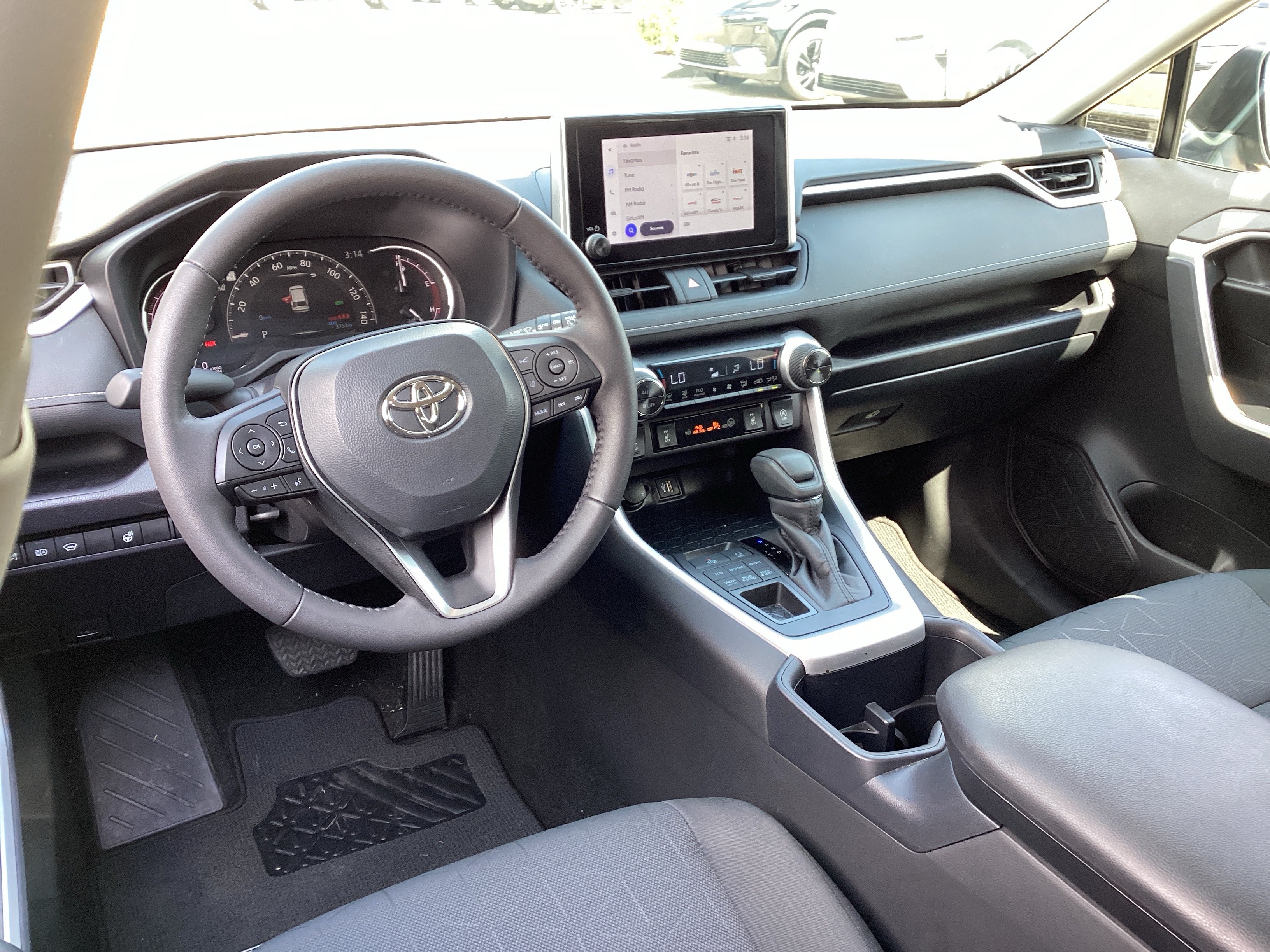 Used 2025 Toyota RAV4 XLE w/ Convenience Package AWD/4WD image 14