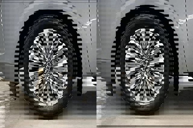 Certified 2025 INFINITI QX80 Sensory AWD/4WD image 10