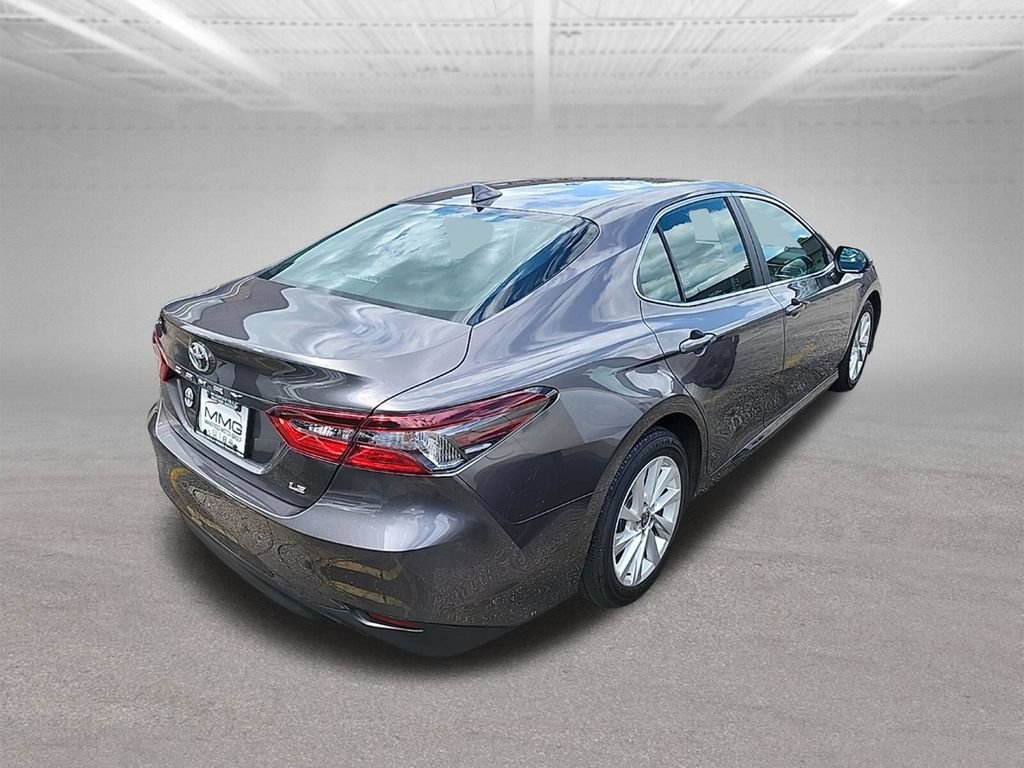 Used 2021 Toyota Camry LE FWD image 5