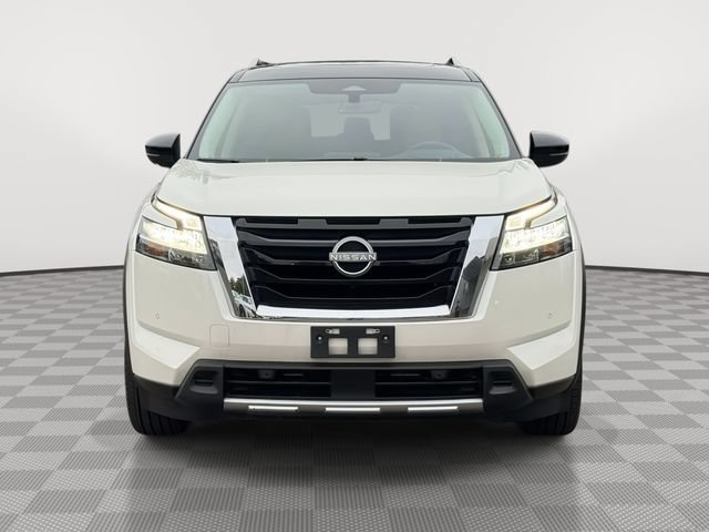 Used 2024 Nissan Pathfinder Platinum AWD/4WD image 2