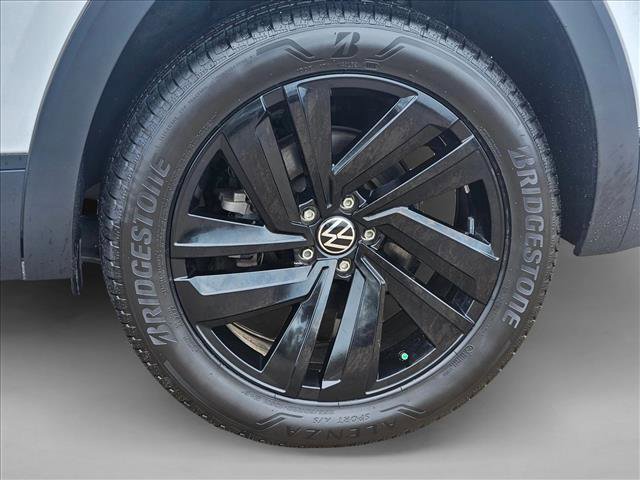 Used 2022 Volkswagen Atlas Cross Sport SE w/ Panoramic Sunroof Package FWD image 20