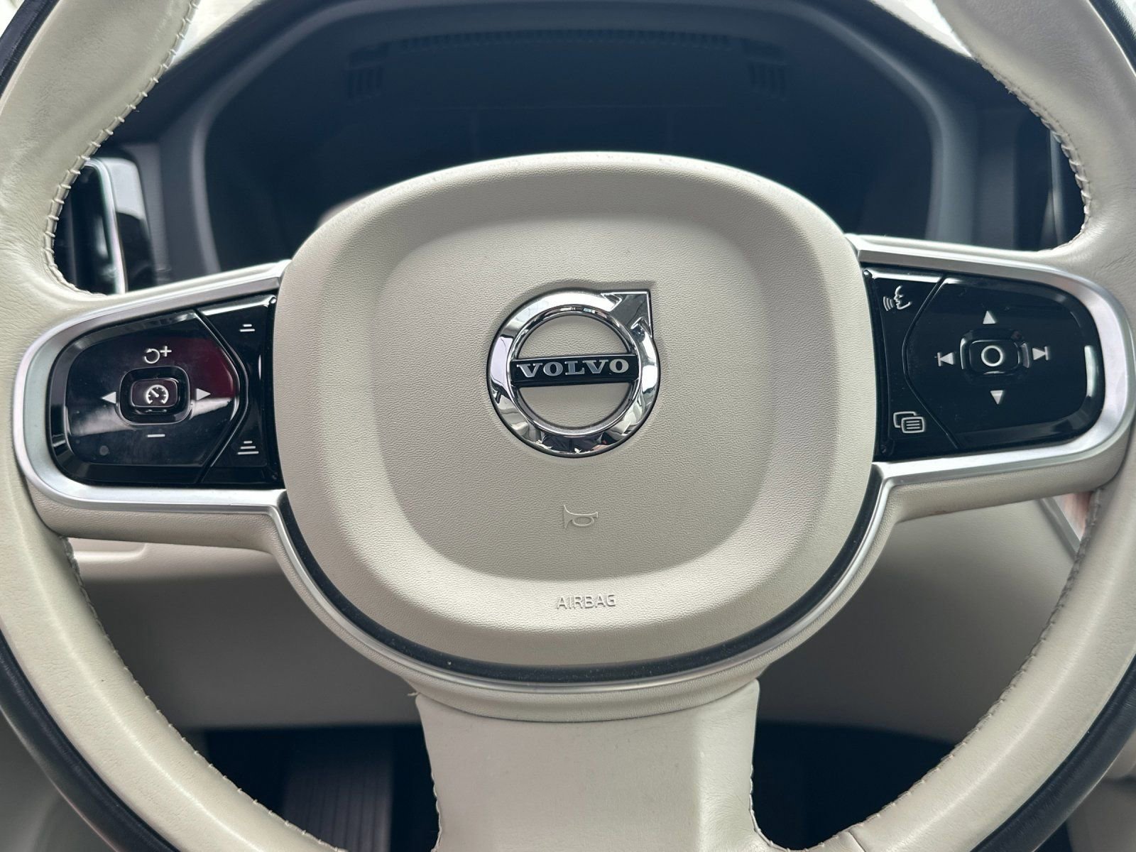 Used 2020 Volvo XC60 T8 Inscription image 21