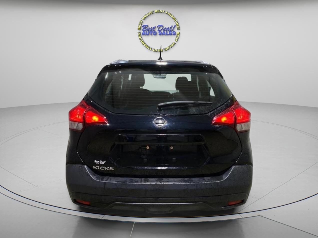 Used 2018 Nissan Kicks S FWD image 3