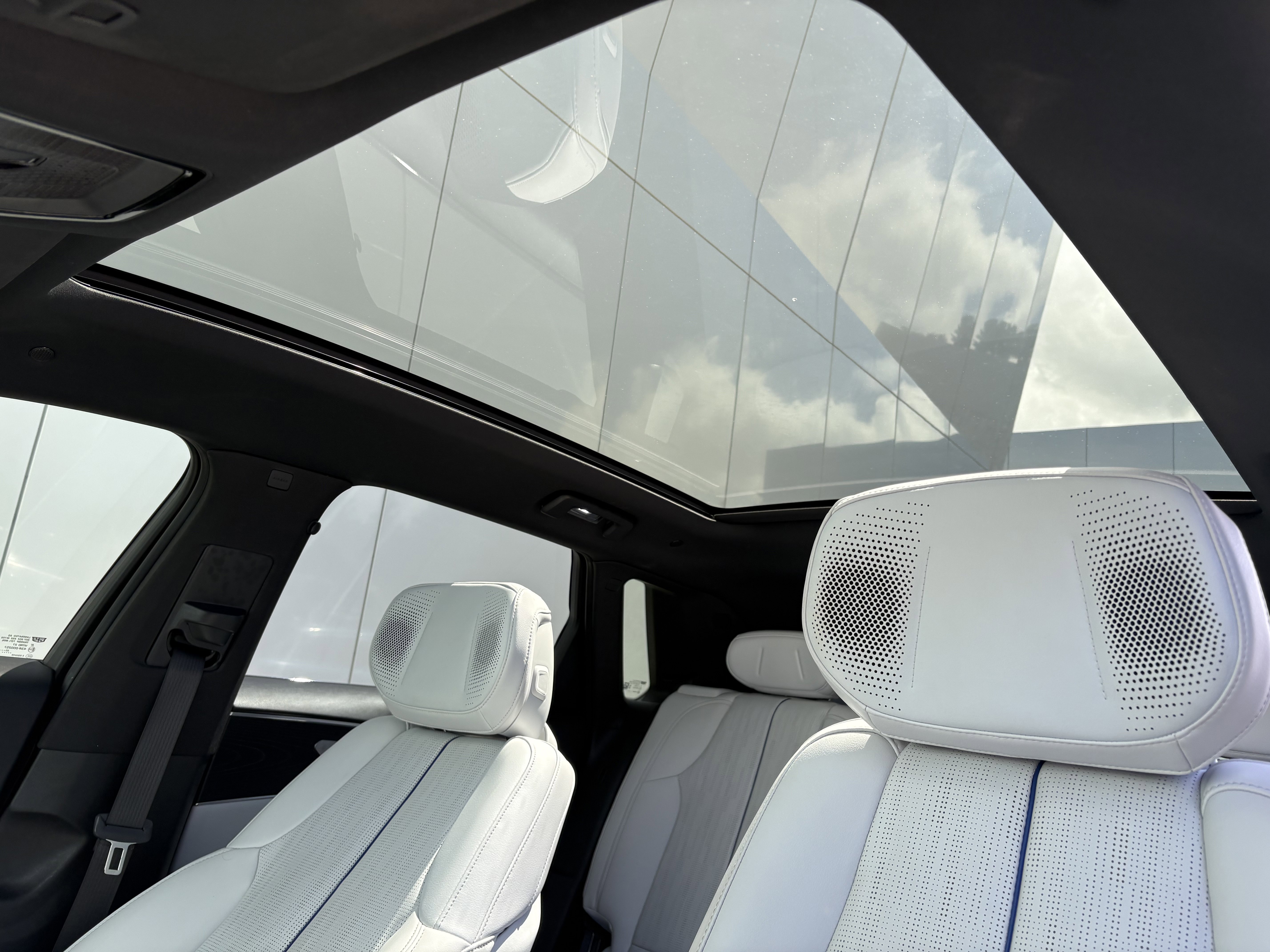 Certified 2024 Cadillac Lyriq Luxury AWD/4WD image 15