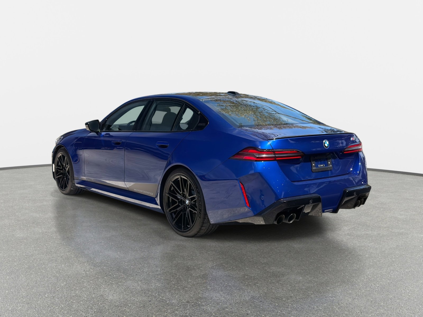 Used 2025 BMW M5 image 5