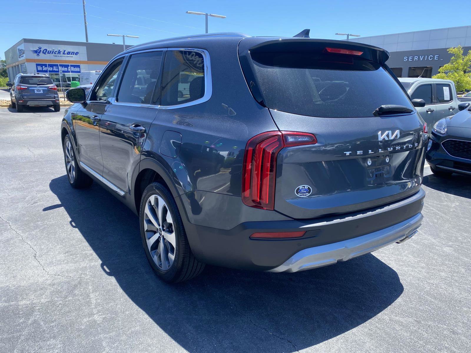 Used 2022 Kia Telluride EX w/ EX Premium Package FWD image 5