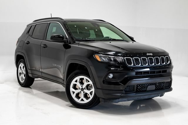 Used 2025 Jeep Compass Latitude w/ Sun & Sound Group AWD/4WD image 6