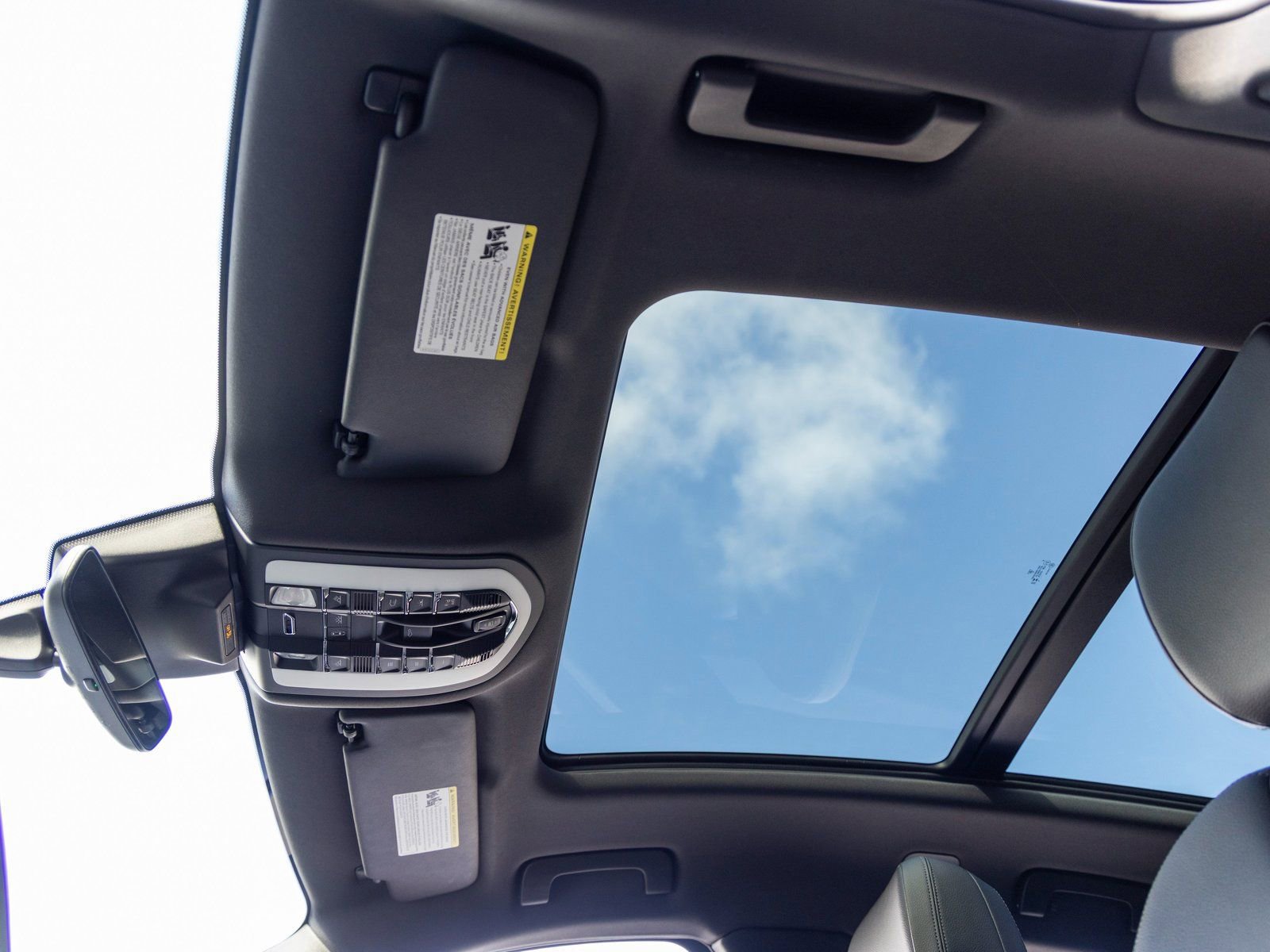 Certified 2025 Porsche Macan image 29