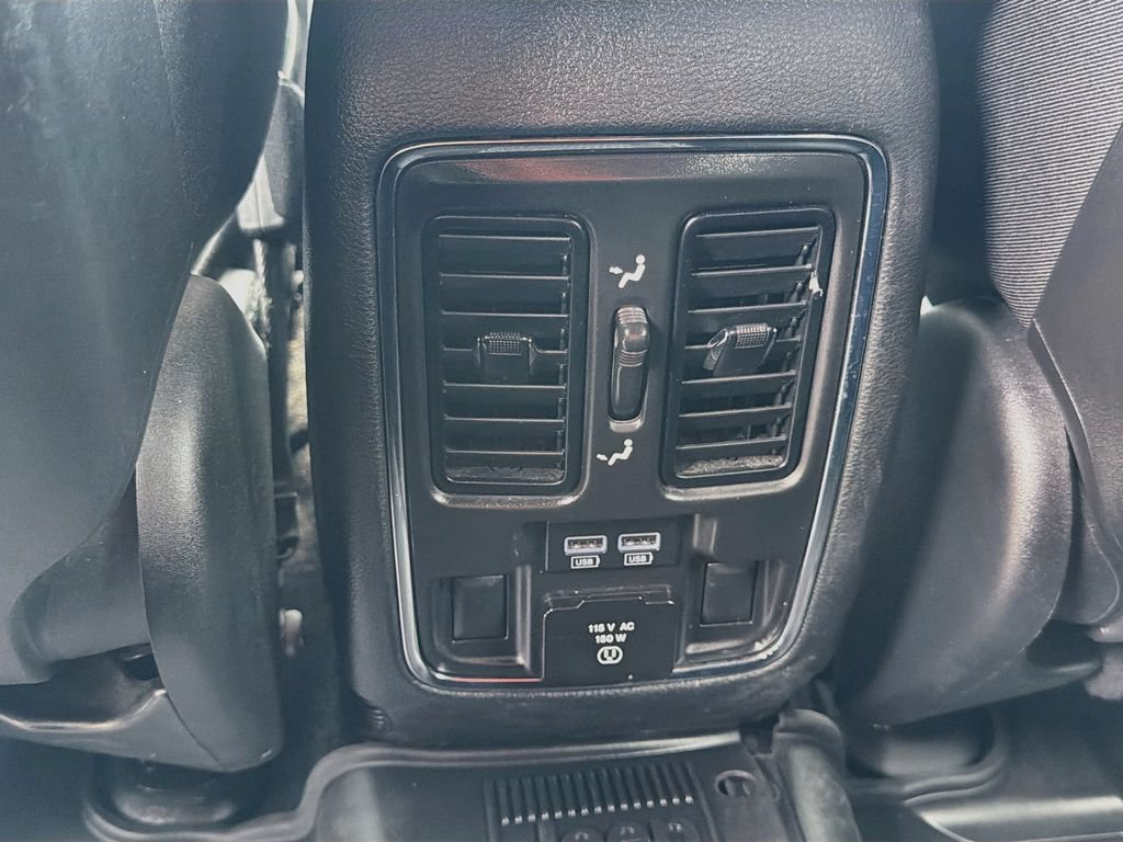 Used 2022 Jeep Grand Cherokee Limited w/ Technology Group AWD/4WD image 28