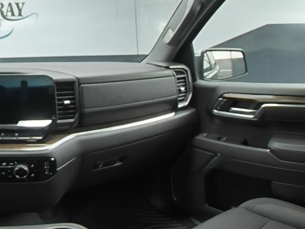 Certified 2025 Chevrolet Silverado 1500 LT AWD/4WD image 18