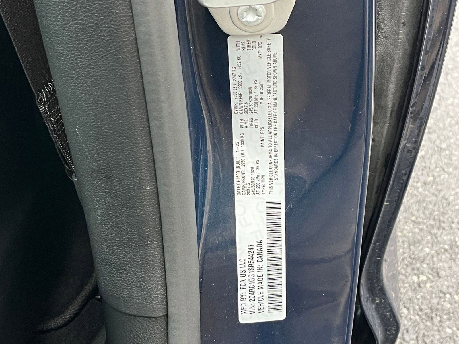 Used 2025 Chrysler Pacifica Limited image 33