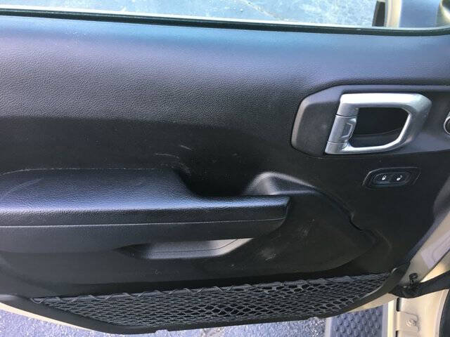 Used 2022 Jeep Wrangler Unlimited Sport AWD/4WD image 13