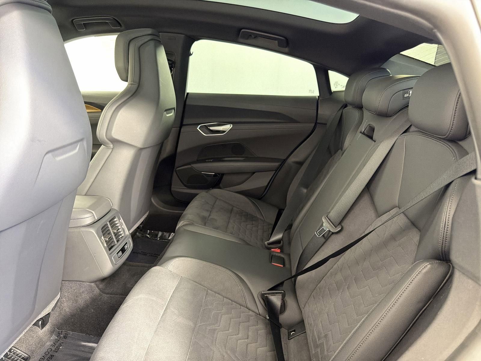 Used 2023 Audi e-tron GT Premium Plus image 26