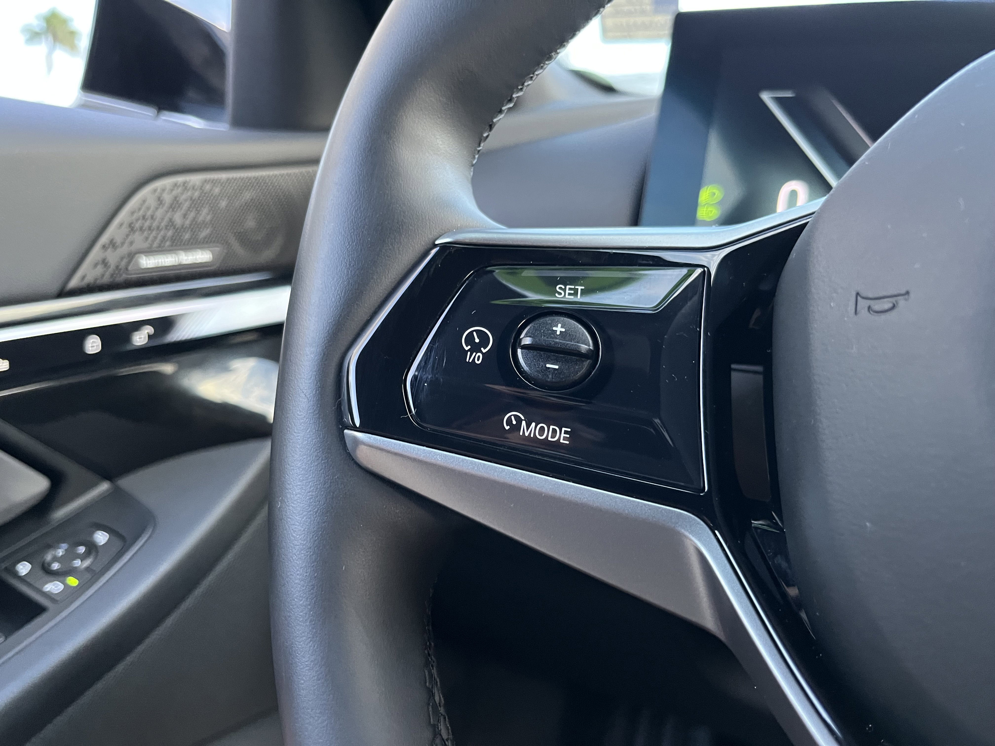 Used 2025 BMW i5 eDrive40i RWD image 22