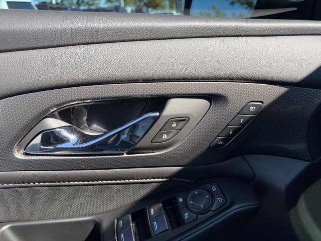 Used 2023 Chevrolet Traverse Premier FWD image 28