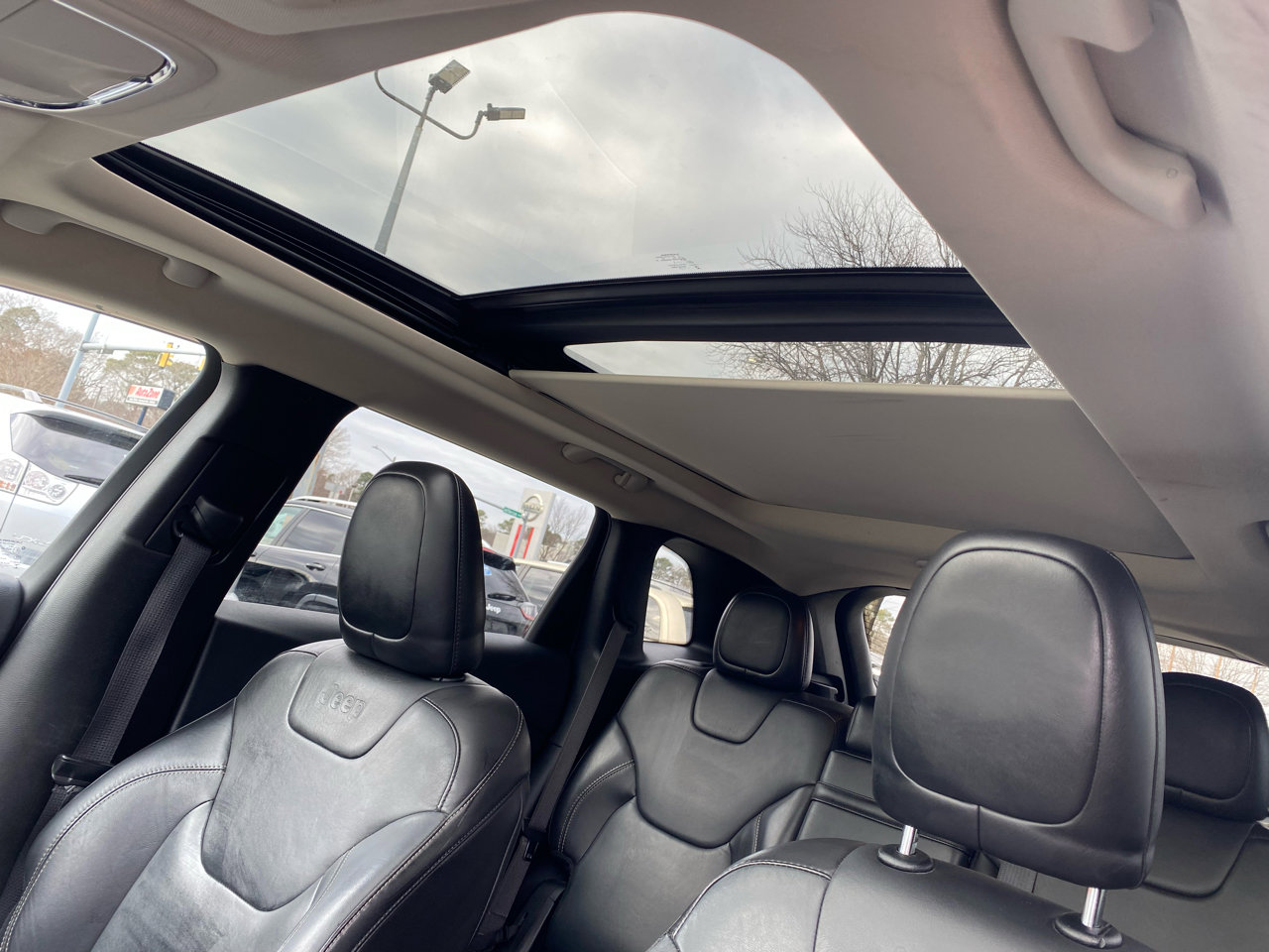 Used 2015 Jeep Cherokee Limited image 20