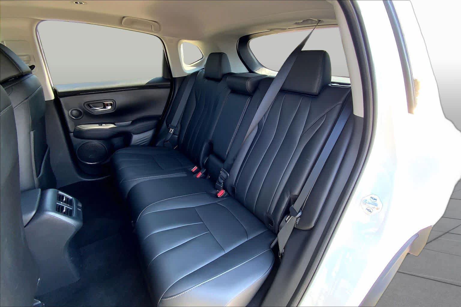 Used 2025 Acura ADX AWD image 21