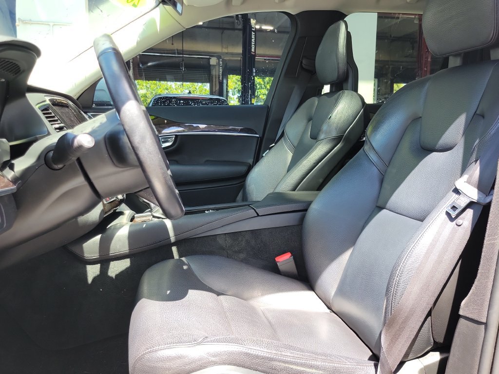 Used 2017 Volvo XC90 T6 Momentum w/ Vision Package AWD/4WD image 7