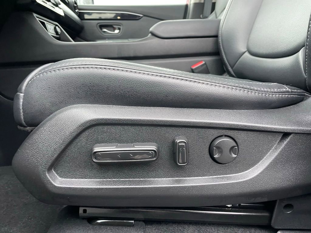 Certified 2025 Honda Pilot Touring image 25