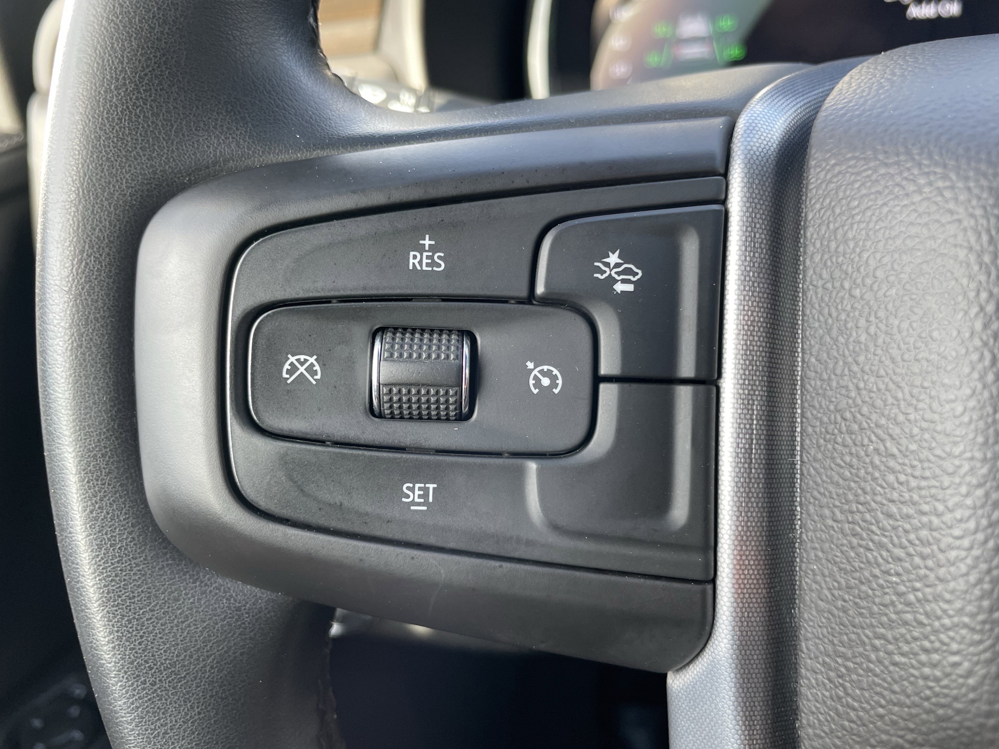 Used 2023 GMC Yukon XL SLE w/ Gmc Pro Safety Plus Package image 22