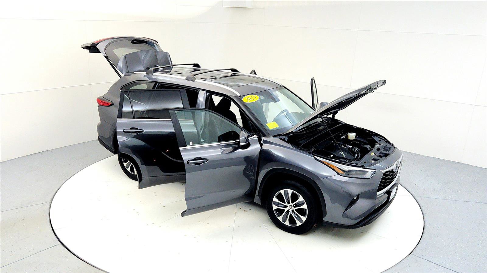 Certified 2023 Toyota Highlander XLE image 24