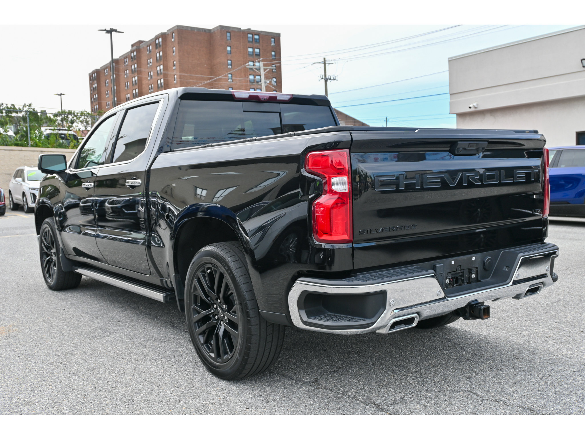 Used 2024 Chevrolet Silverado 1500 LTZ w/ LTZ Premium Package AWD/4WD image 5