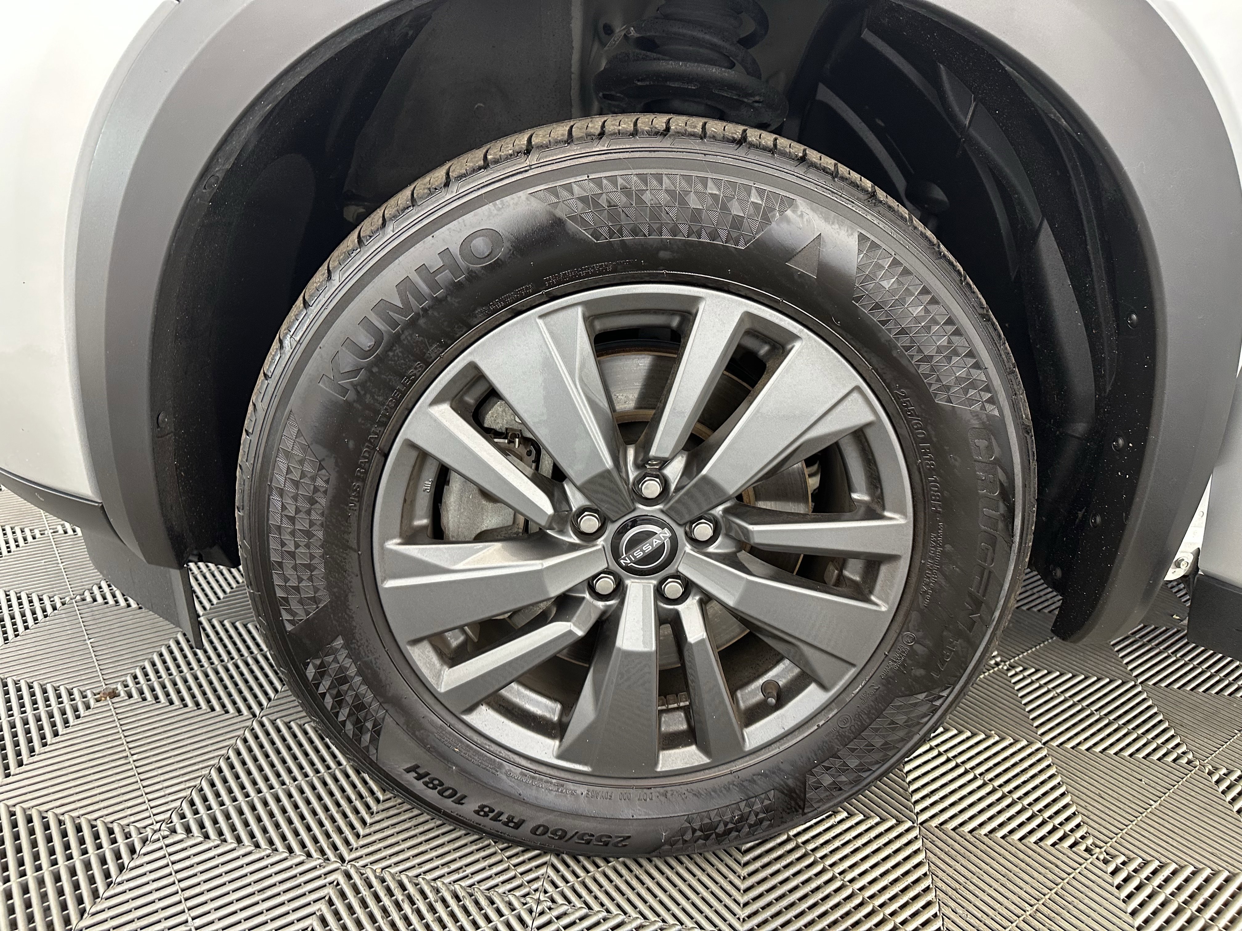 Used 2023 Nissan Pathfinder SV image 14