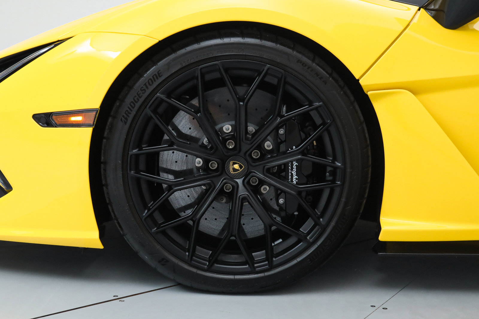 Used 2024 Lamborghini Revuelto image 37
