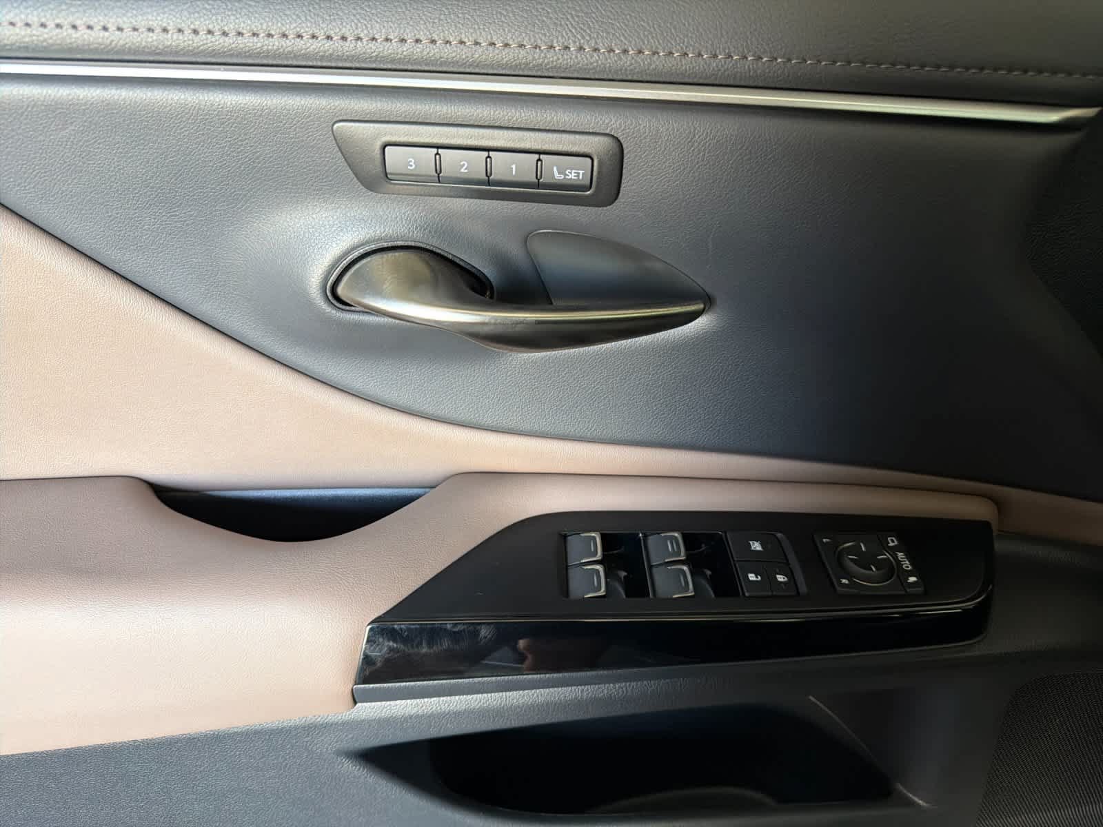 Certified 2025 Lexus ES 300h w/ Premium Package FWD image 12