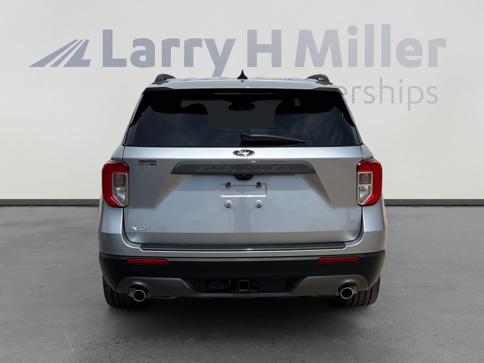 Used 2022 Ford Explorer XLT w/ Equipment Group 202A image 4