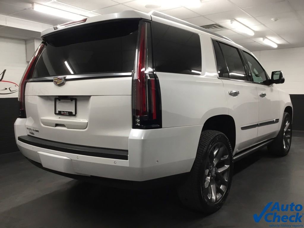 Used 2017 Cadillac Escalade Premium Luxury AWD/4WD image 10