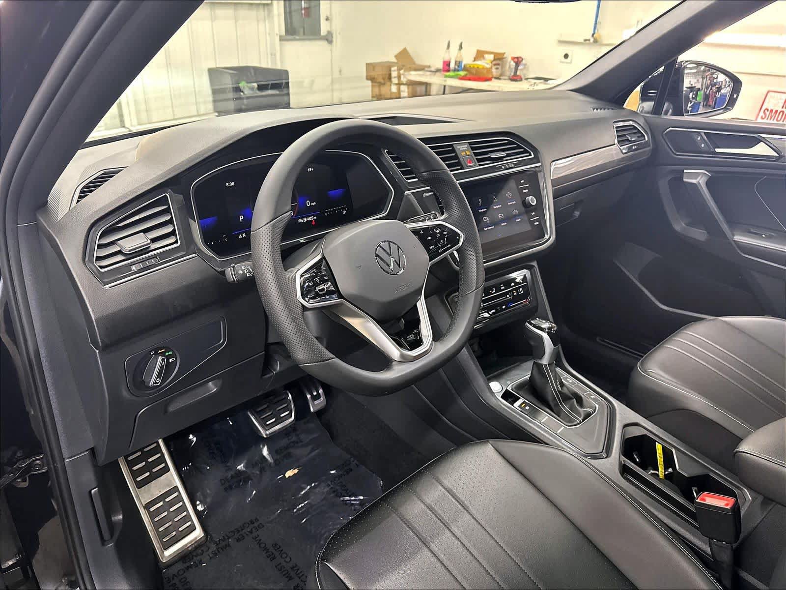 Used 2023 Volkswagen Tiguan SE R-Line FWD image 20