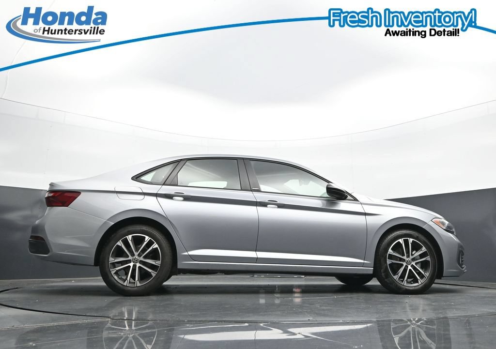 Used 2024 Volkswagen Jetta Sport FWD image 33