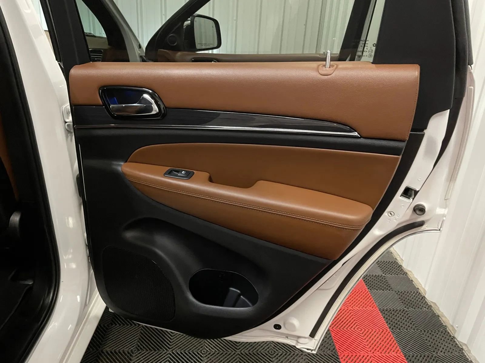 Used 2020 Jeep Grand Cherokee Overland image 43