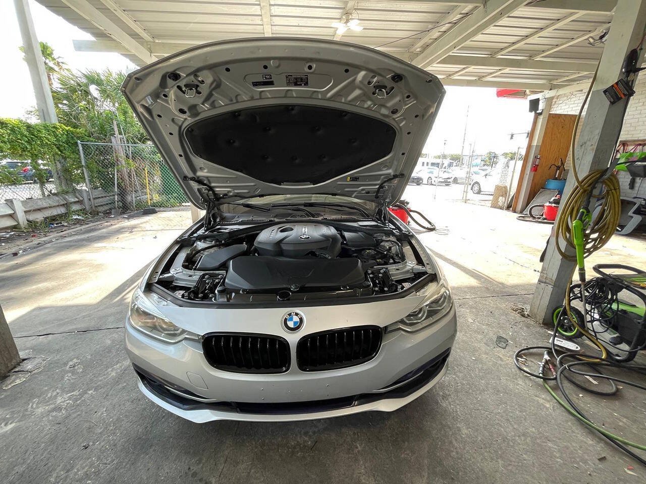 Used 2018 BMW 330i xDrive Sedan AWD/4WD image 18