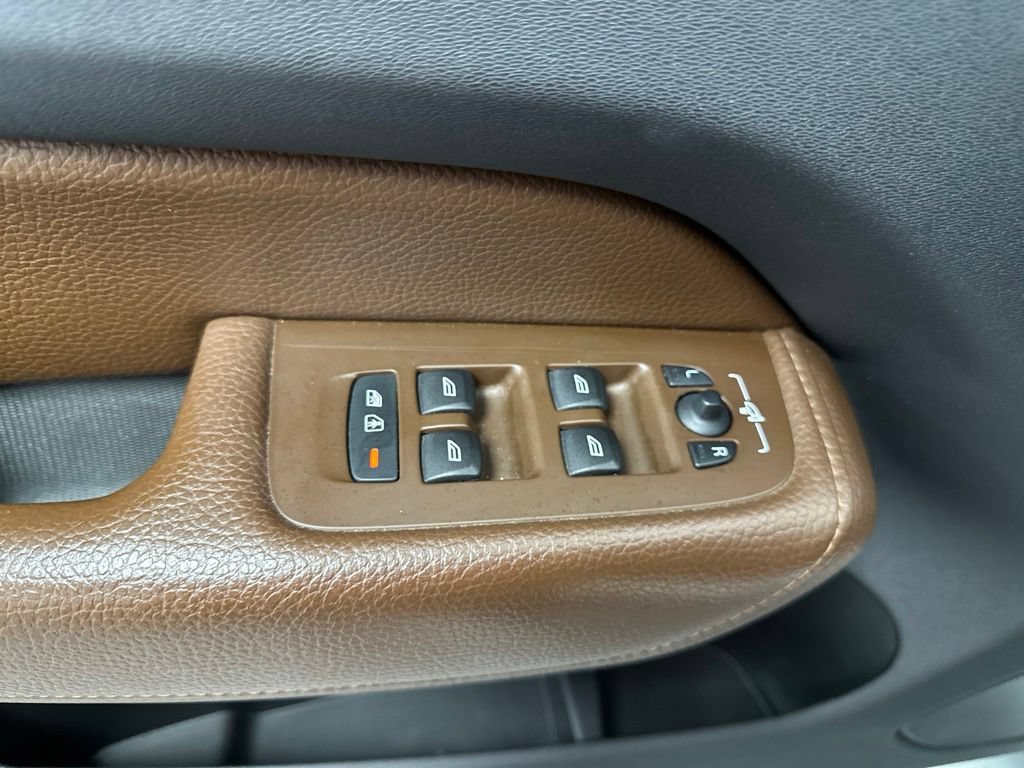 Used 2019 Volvo XC60 T6 Momentum w/ Multimedia Package AWD/4WD image 14