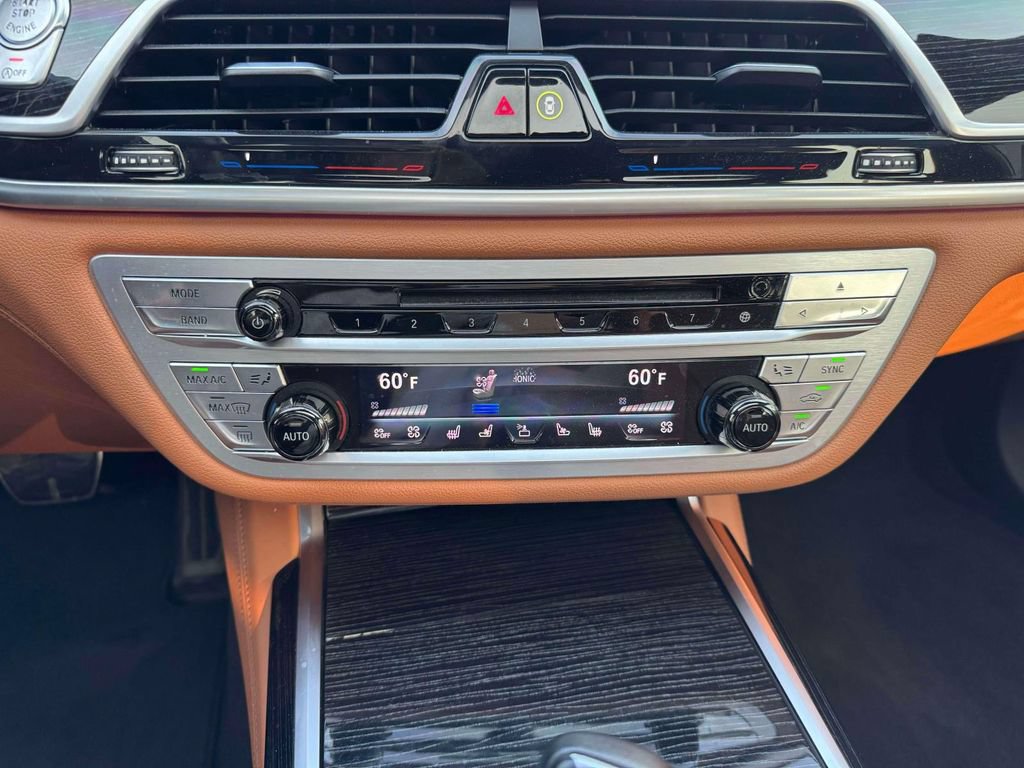 Used 2019 BMW 750i xDrive w/ Executive Package AWD/4WD image 32