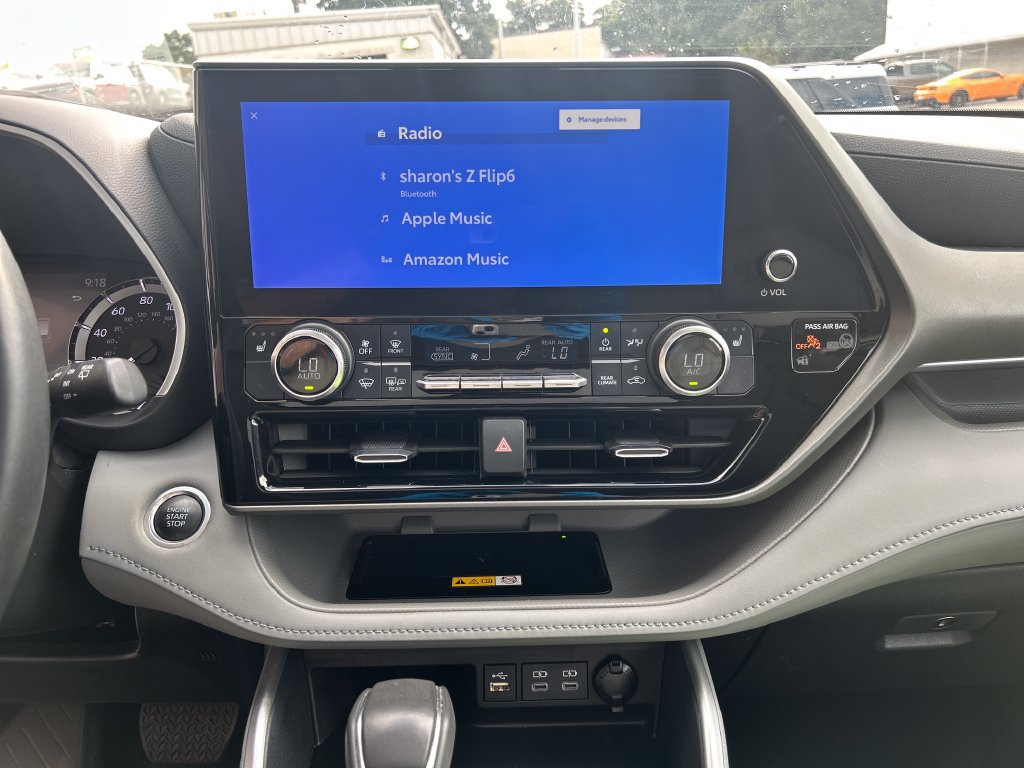 Used 2024 Toyota Highlander XLE FWD image 20