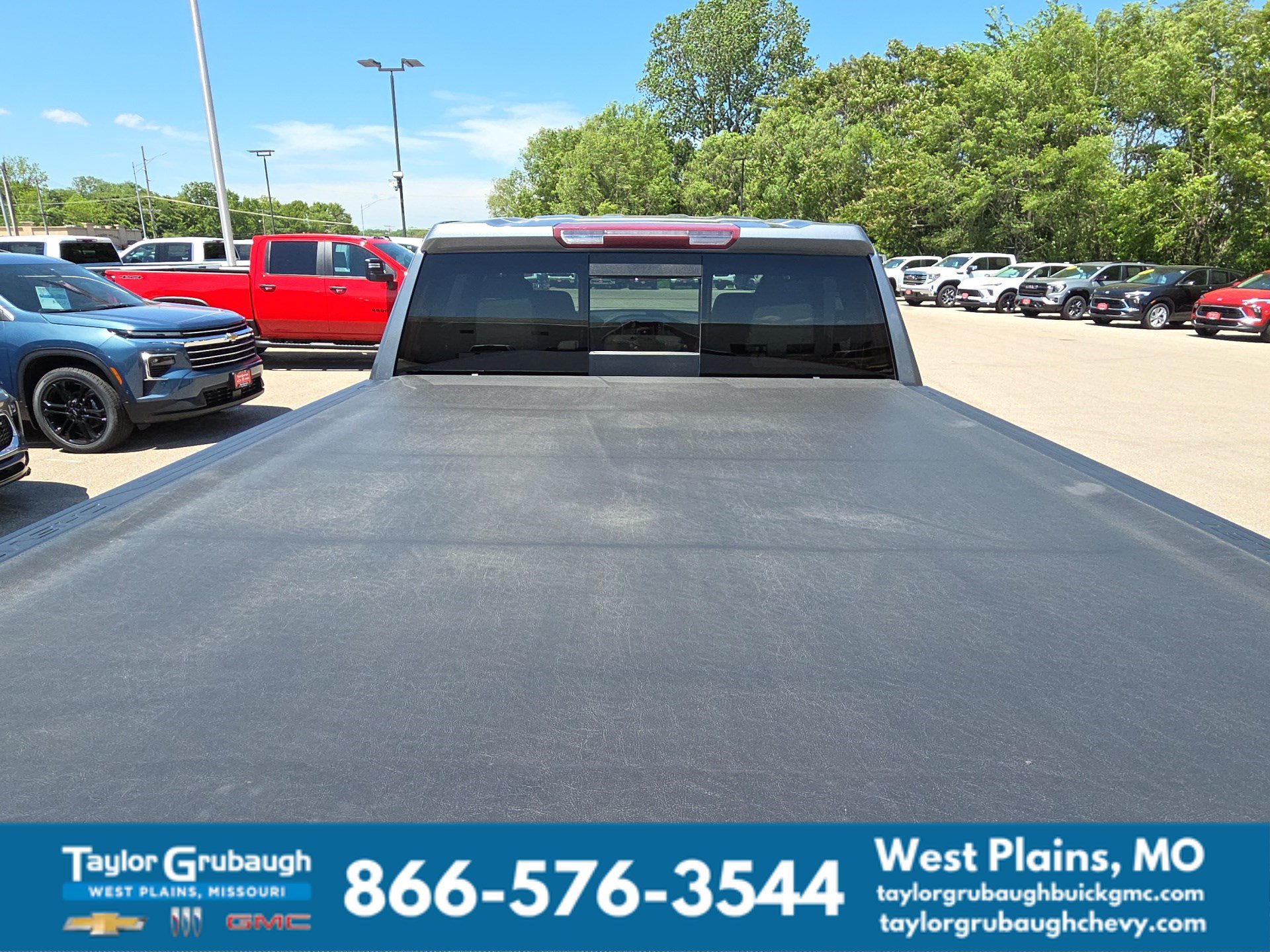 Used 2021 Chevrolet Silverado 1500 LTZ w/ Z71 Off-Road Package AWD/4WD image 8