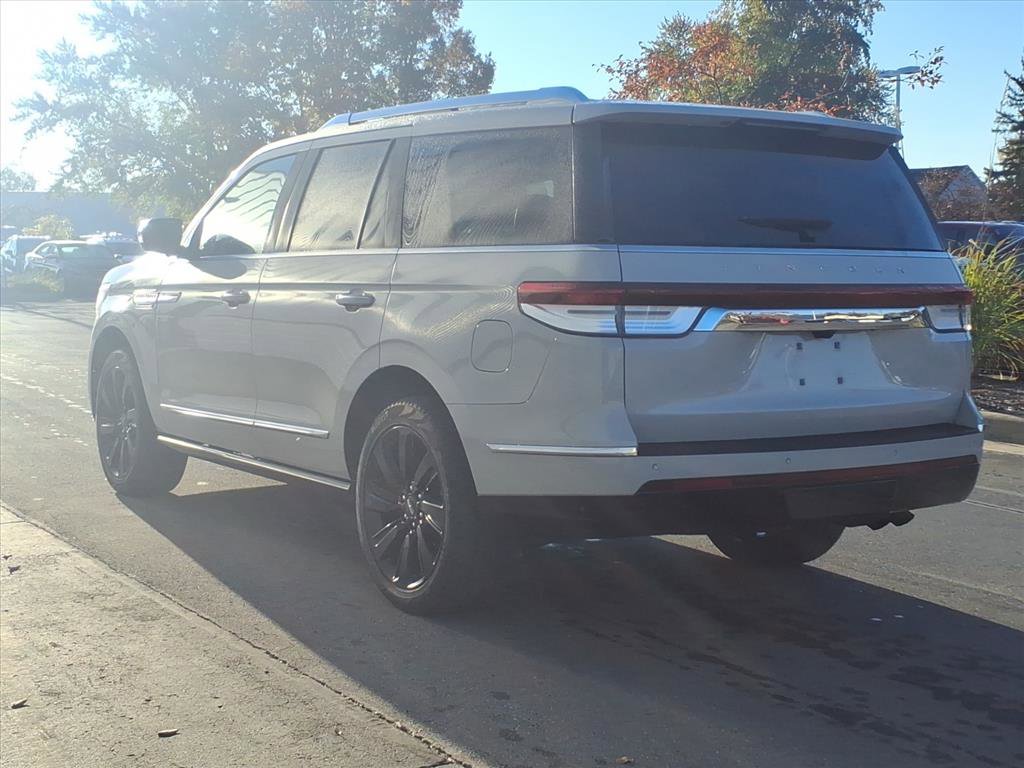 Certified 2023 Lincoln Navigator Reserve image 4