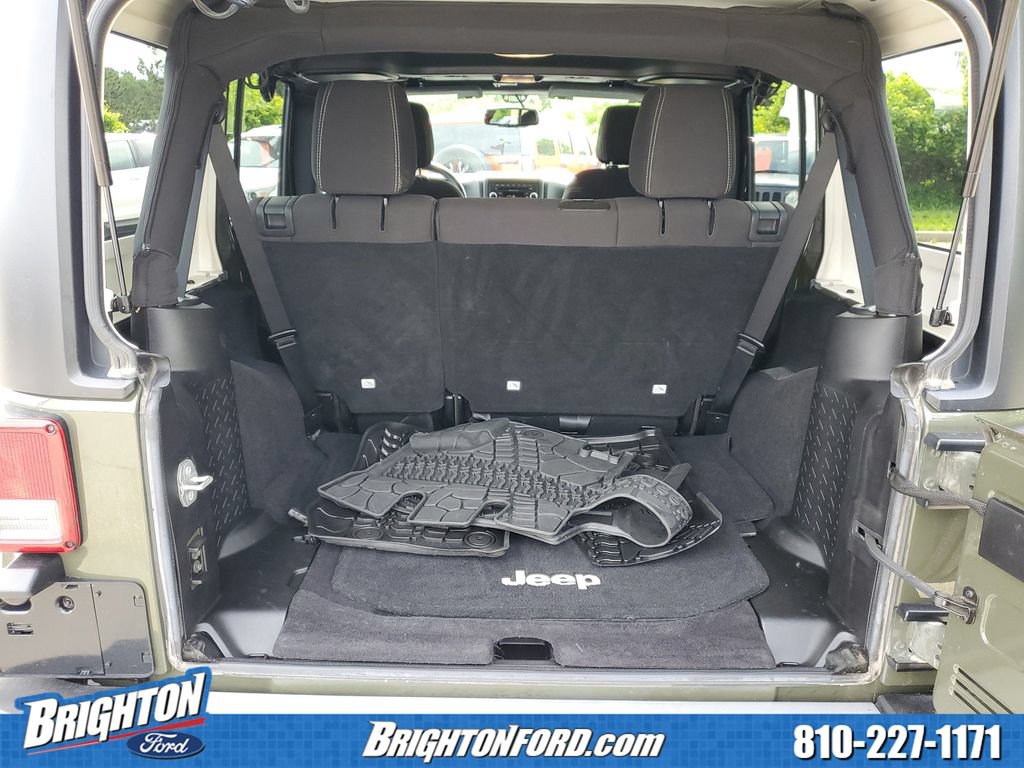 Used 2015 Jeep Wrangler Unlimited Sahara AWD/4WD image 8