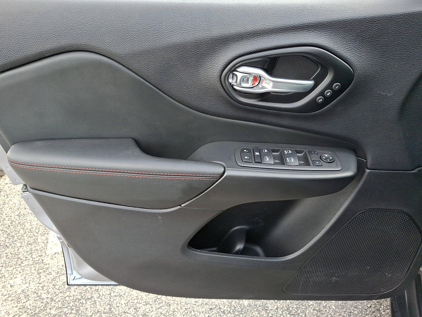 Certified 2022 Jeep Cherokee Trailhawk w/ Premium Leather Package image 14